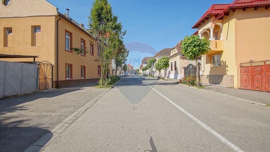 Proprietate rară în centrul Râșnovului, cu spațiu comercial - 43
