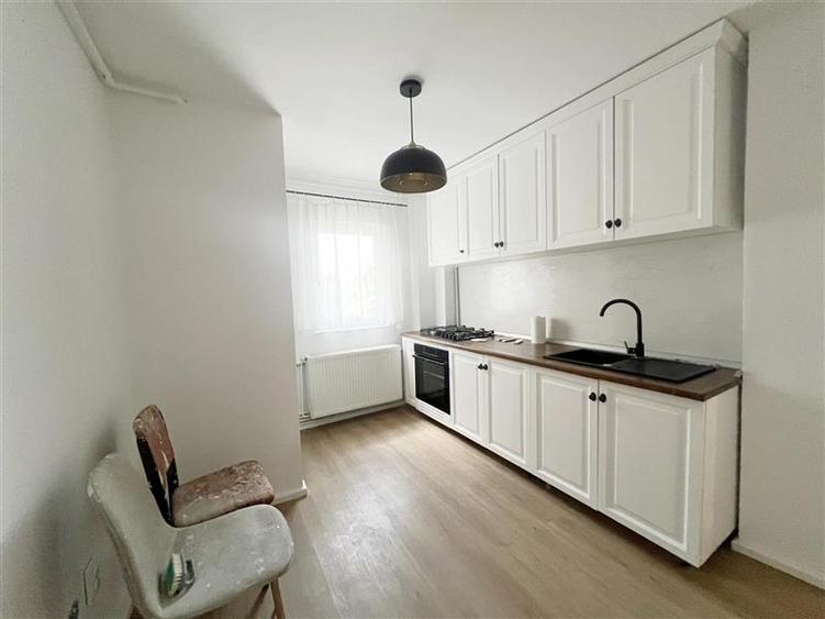 Apartament 2 camere decomandat etajul 1 zona Onix