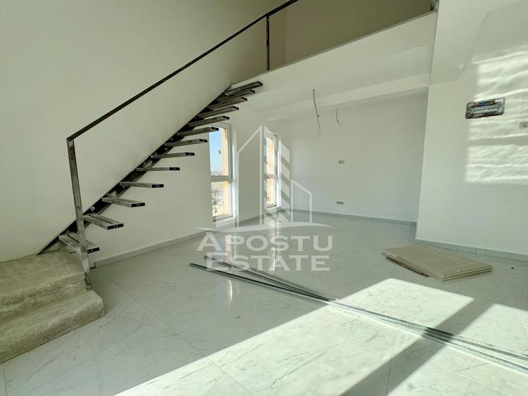 Penthouse cu scara interioara deosebita, 3 camere si 2 bai langa Lidl.