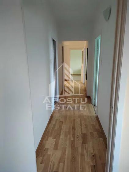 Apartament cu 3 camere, 2 bai,2 balcoane, etaj intermediar,Iuliu Maniu