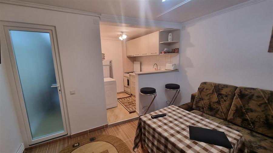 Studio la casa , zona strazii Lunga
