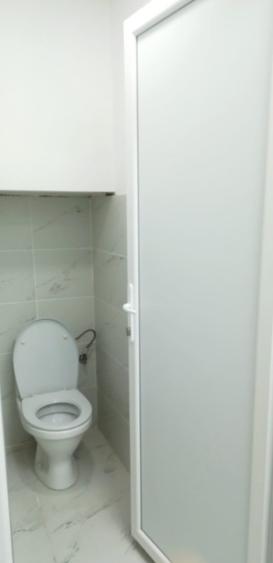 Spațiu comercial / demisol 272,3 mp — centrală proprie, chicinetă, toaletă —