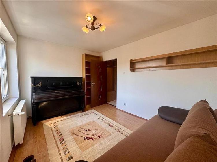 Decomandat, luminos, 2 camere si priveliște superba, zona 7 Noiembrie