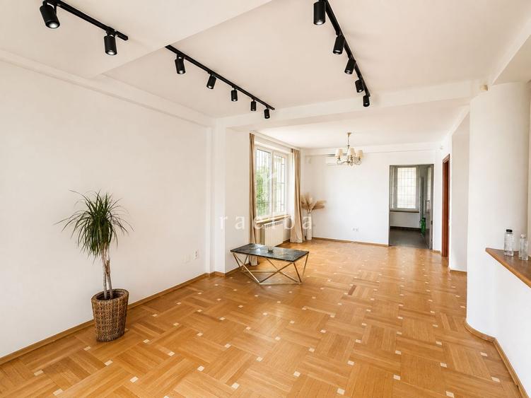 | Vila de INCHIRIAT | 12 camere | Șoseaua NORDULUI |
