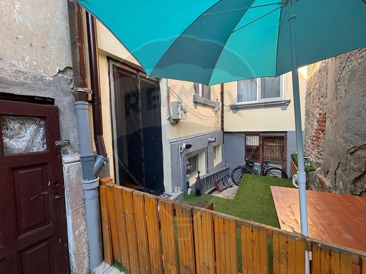 Cișmigiu: Apartament 72mp, Curte, Potențial Mansardare