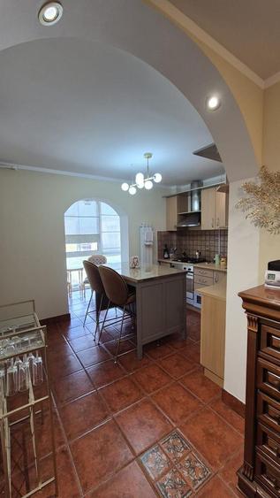 Apartament 3 camere zona Tolstoi etaj 3