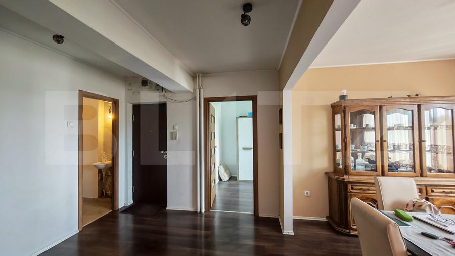 Apartament 4 camere decomandat, etaj intermediar, Splaiul Crisanei