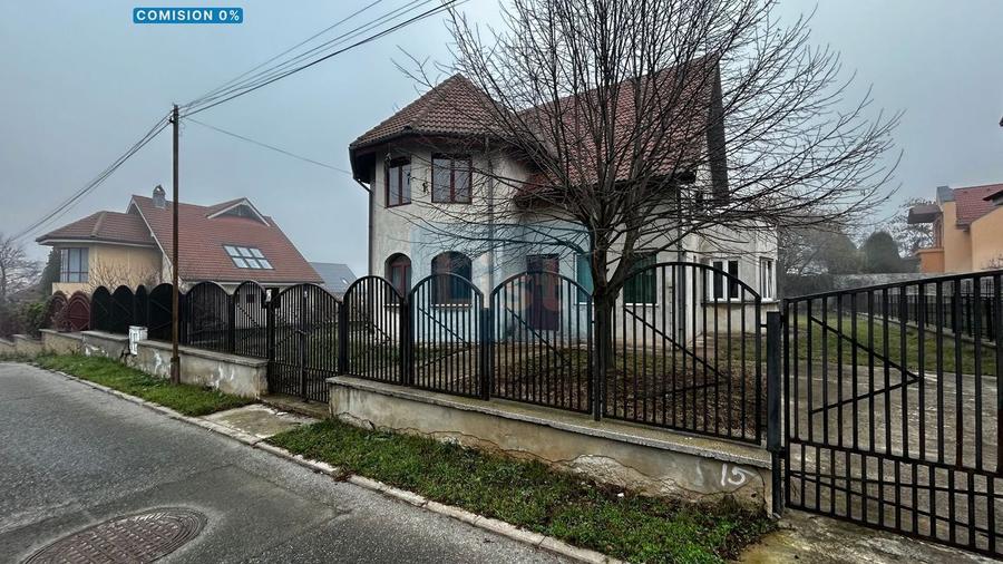 Vila eleganta de inchiriat, locatie excelenta