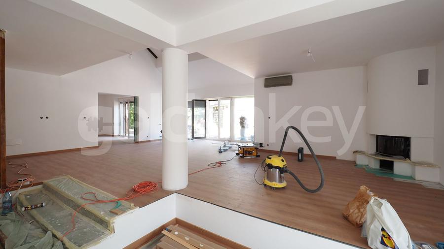 Vilă cu 6 dormitoare | cartier rezidential langa padure