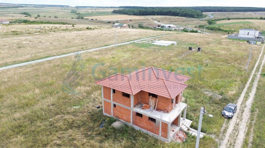 Casa spatioasa cu etaj la rosu de vanzare, Cihei, Bihor