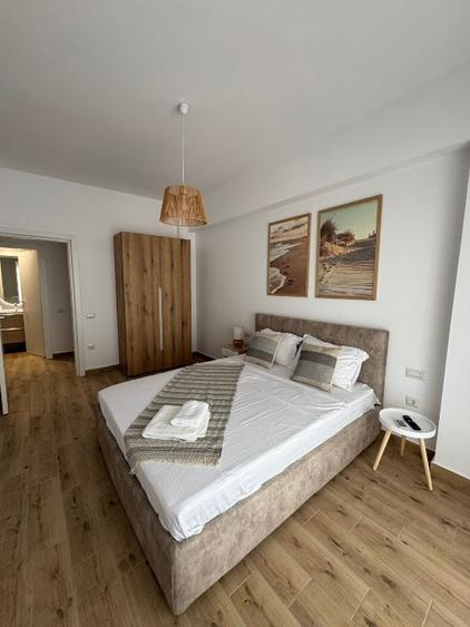 3 camere, 2 băi, vedere la mare, terasă 50m2.