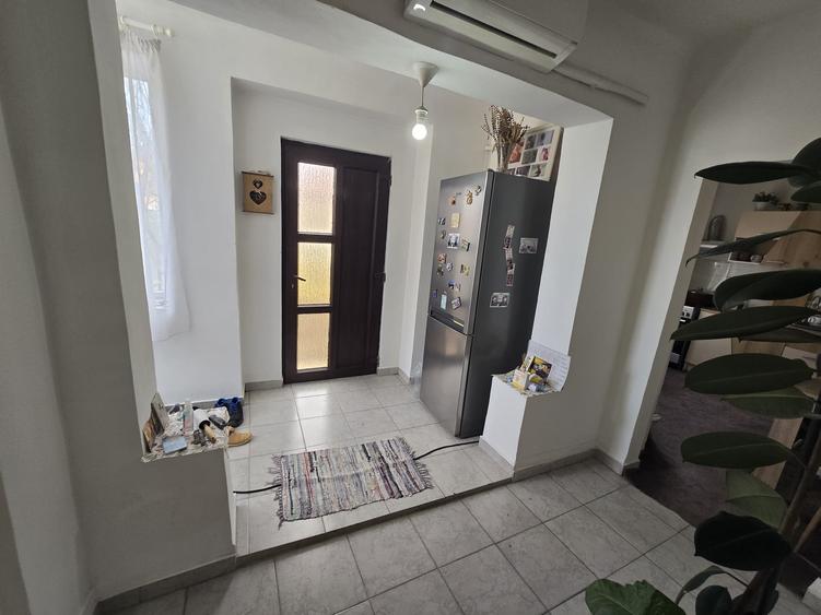Casa tip parter in Carani