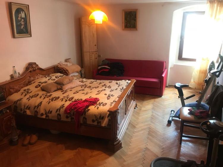 Apartament 3 camere in casa zona Centrul Istoric