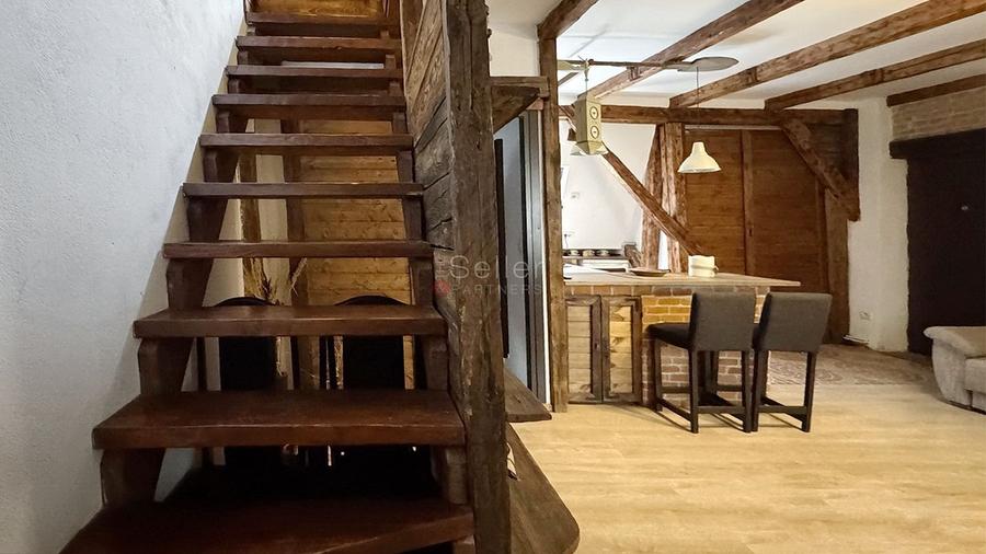 Investitie in Centrul Istoric: Apartament cu Pivnita/Crama (Optional)