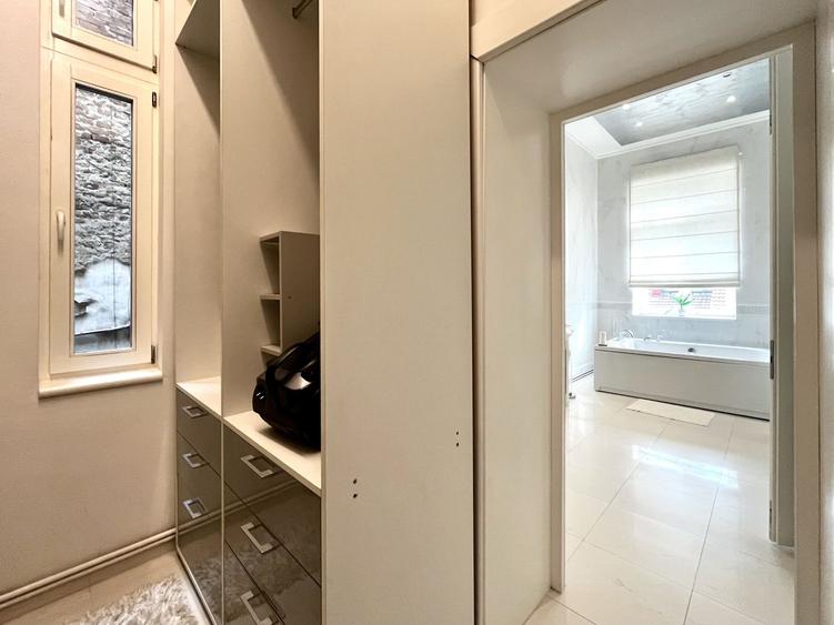 Apartament 3 camere, elegant si spațios, lângă parc, zona Centrala
