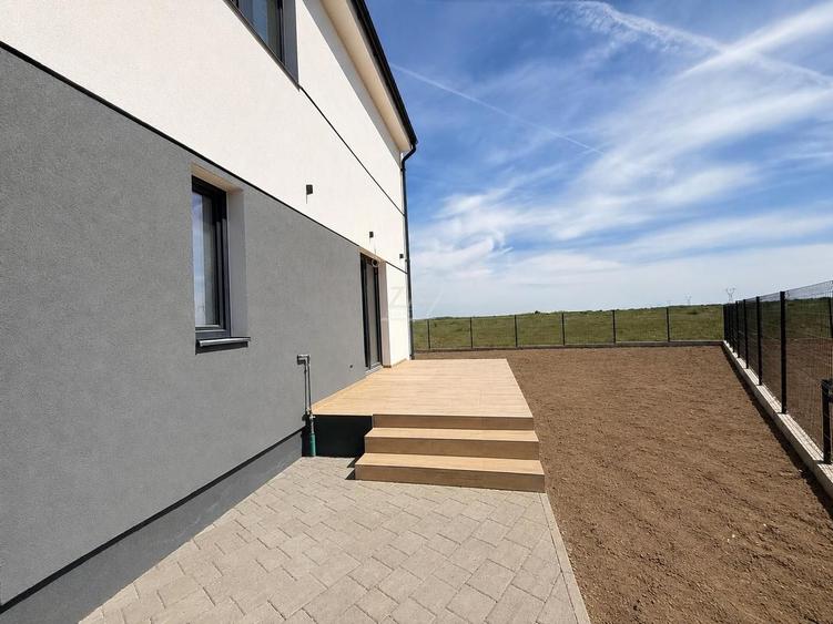COMISION 0! Duplex finalizat. 5 camere, 3 bai. Panouri fotovoltaice.