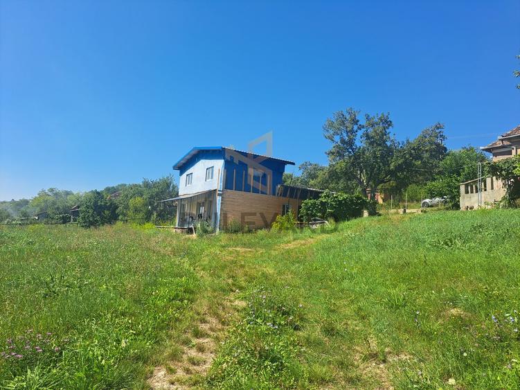 Casa cu teren de 4700 mp in Sat Zimbor, 45 km de Cluj-Napoca