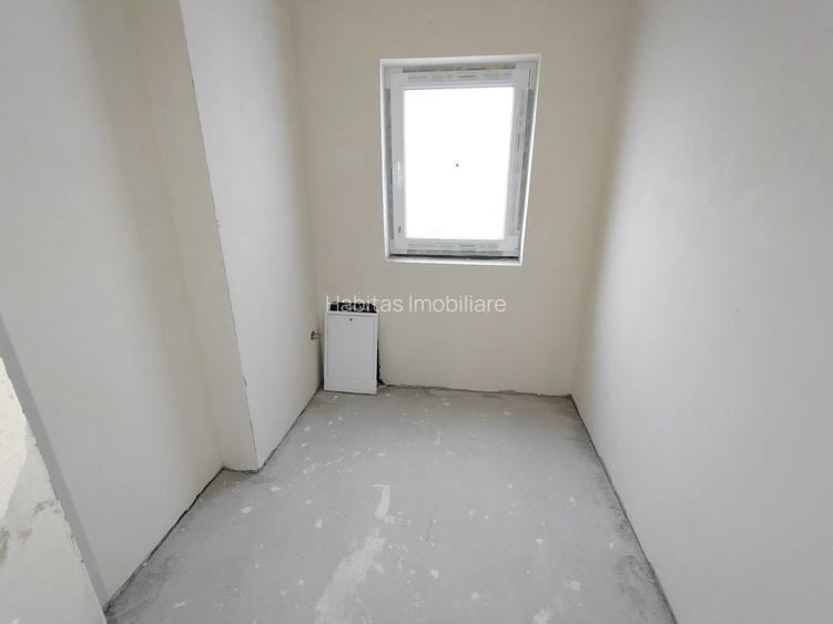 Casa cuplata, noua, intr-o zona de case- linistita,in Dambul Rotund - 13
