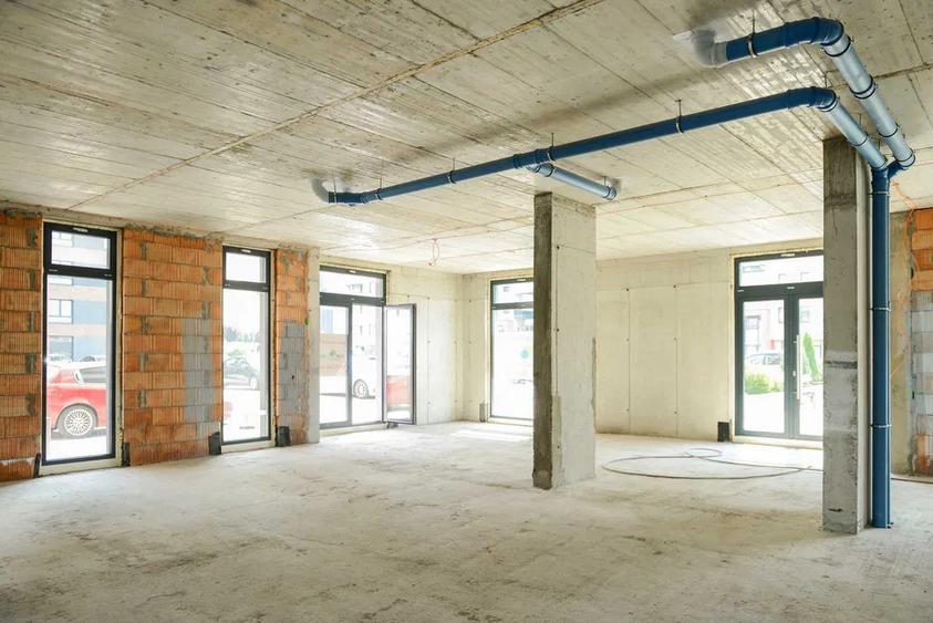 Spatiu comercial cu vitrina, 706 mp utili, terasa, parcari, zona Iulius Mall