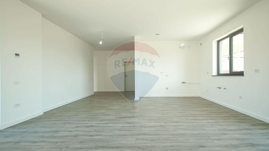 Casă cu 5 camere de vânzare, Hălchiu