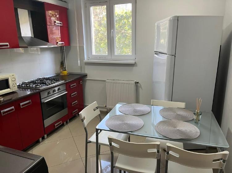 Apartament decomandat de 2 camere in zona Romancierilor