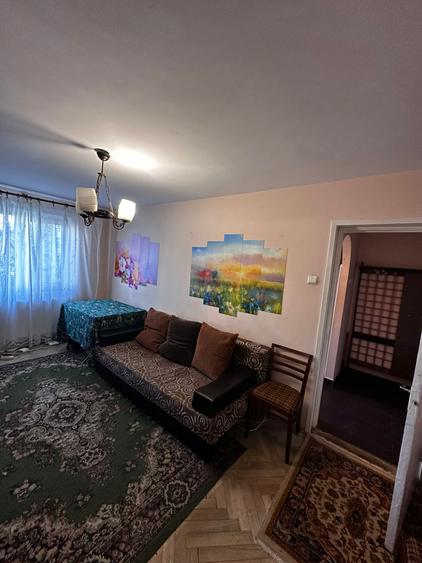 Apartament cu 2 camere, etaj 2/4, zona Podu Ros