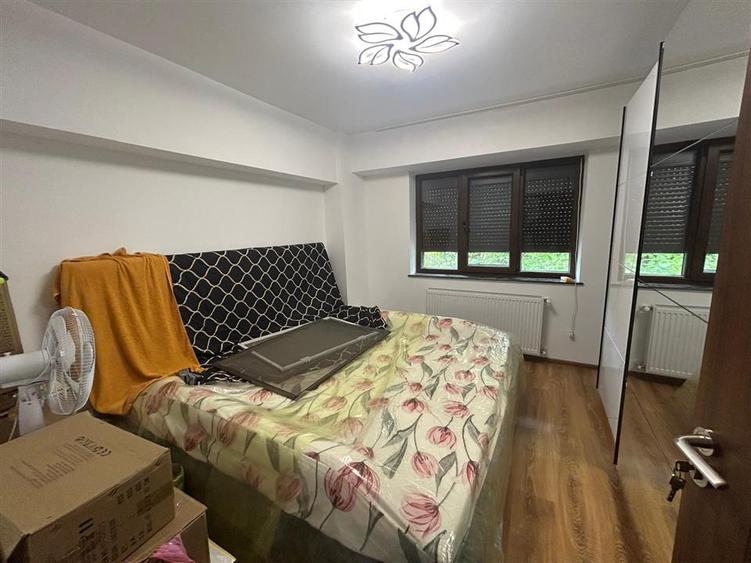 Apartament cu 3 cam, etaj 1, zona Piata Unirii