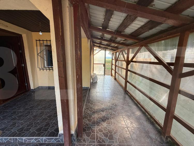 Casă individuală, 235.71 mp, teren 9600 mp- 1001 mp intravilan, Oraș BUCECEA