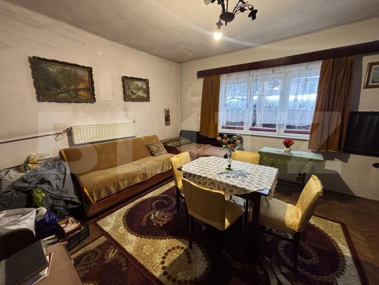 Casa de vanzare, cu 2 camere.