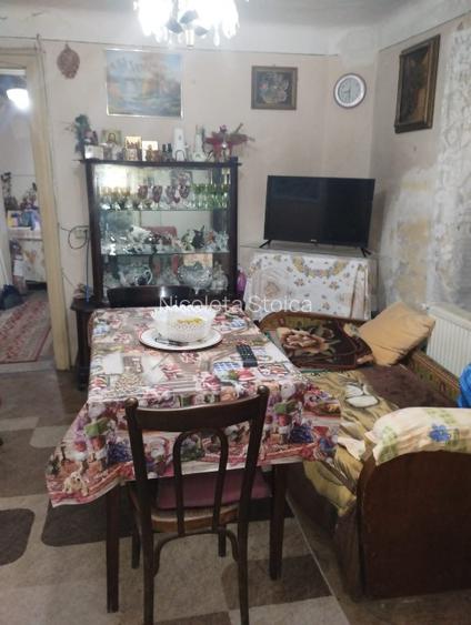 Vând apartament 3 camere, zona centrala -  Hala Traian - 2