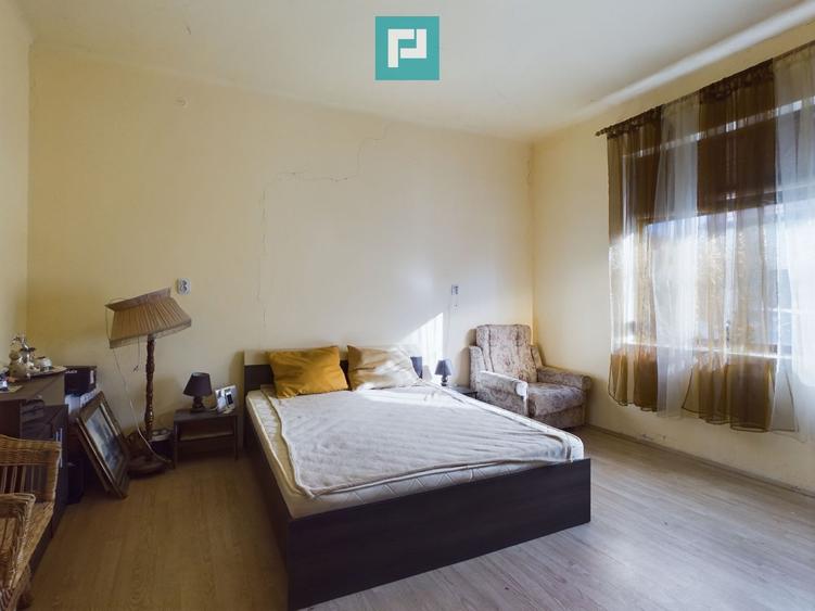 Casă cu teren în Pârneava