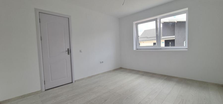 Casa 4 camere (nemobilata, neutilata) cartier Izvor Tarlungeni Brasov
