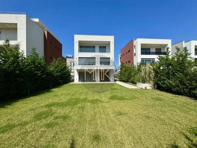 VILA INDIVIDUALA de LUX in Complex | 8 camere | Mobilata&utilata | 4 locuri de p