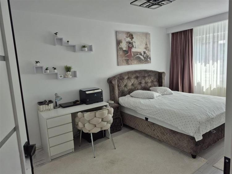 Apartament 2 camere LUX decomandat balcon zona Vasile Aaron