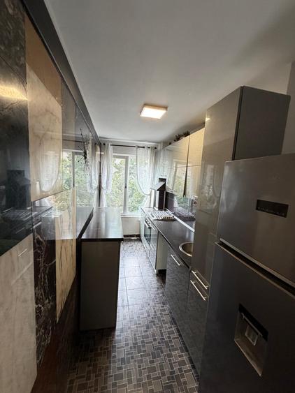Piata Romana - Coloane - Magheru - 1 minut metrou