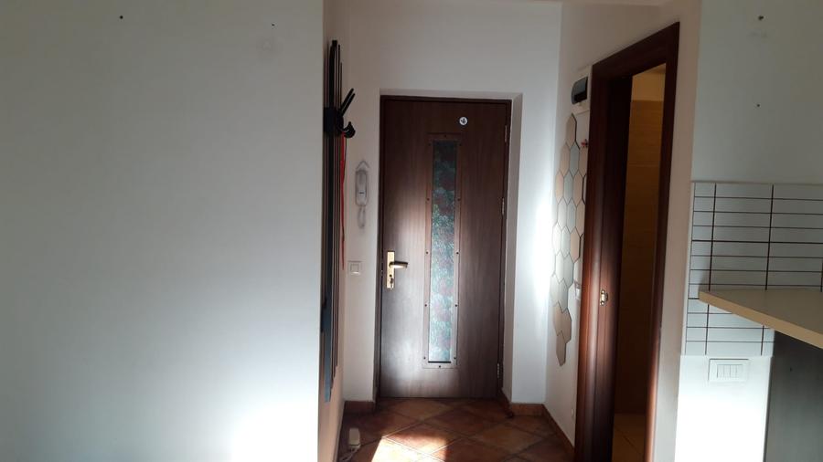De inchiriat 2 camere , 1/4 ,Stefan cel Mare ( Circ ), nemobilat, 450 E/luna.