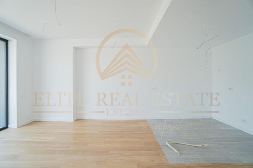 Stațiunea Mamaia - Vânzare apartament cu 2 camere, 2 bai cu vedere la mare.