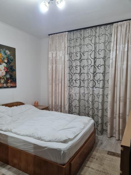 Casa, P+1+M, la 5 minute de Metrou Apărătorii Patriei.