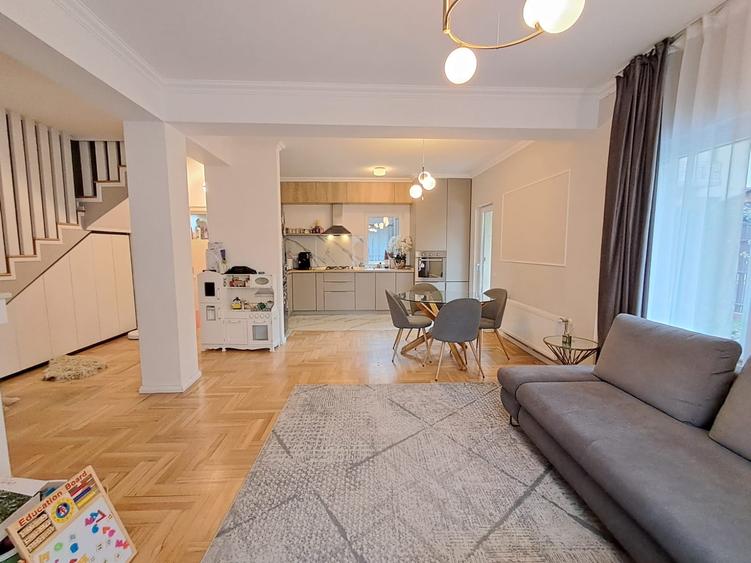 Duplex situat in Floresti zona Terra