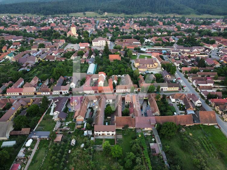 Casa saseasca, 2500 mp teren, 2 fronturi stradale – Cristian – 0% comision