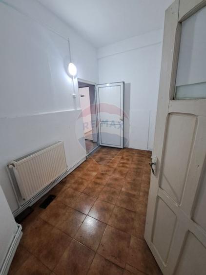 Spatiu comercial de inchiriat in zona 1 Mai