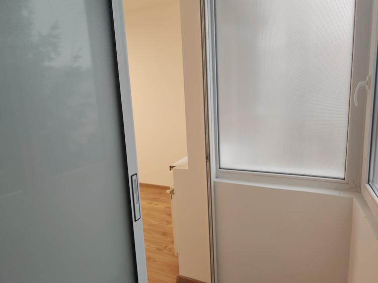 Apartament 3 camere liber la vanzare zona Astra