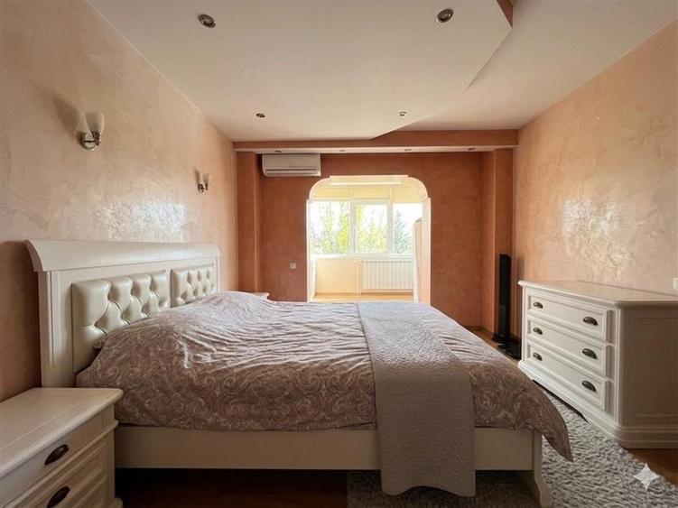Apartament spectaculos, bloc tip vilă, Târgu Cucu