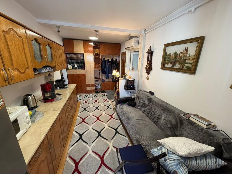 Apartament 2 camere, decomandat - zona Cetate