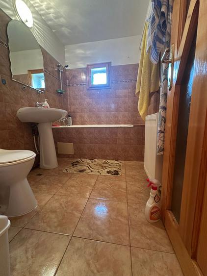 - Apartament 2 camere decomandat, zona Radu Negru.