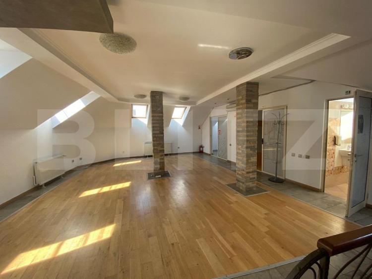 Casa cu 8 camere, 315 mp utili, pentru clinica, birou sau local, ultracentral!