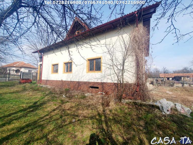 Casa D+P+M, situata in Arcani (Campofeni)