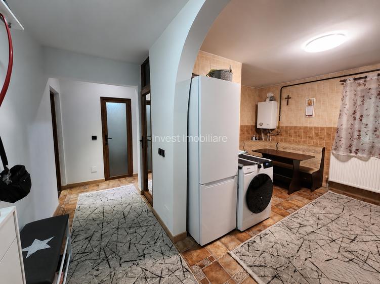 Apartament 2 camere decomandat, parter înalt, Podu Iloaiei – zonă centrală - 4