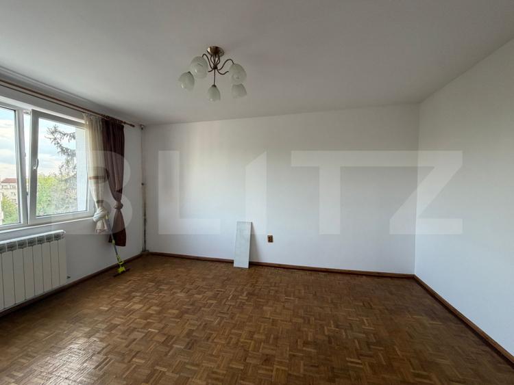 Apartament 2 camere, decomandat, etaj 3, zona Centrala