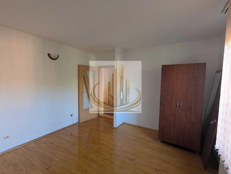 Vilă pentru Activități Comercia –5 Camere, Curte500 MP – Zona Aradului